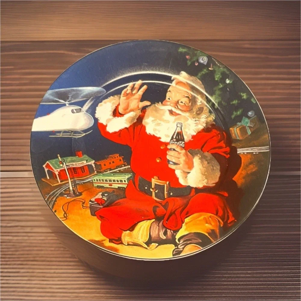 Coca-Cola Santa Claus Decorative Advertising Plate, Red/White/Black, Soda Theme